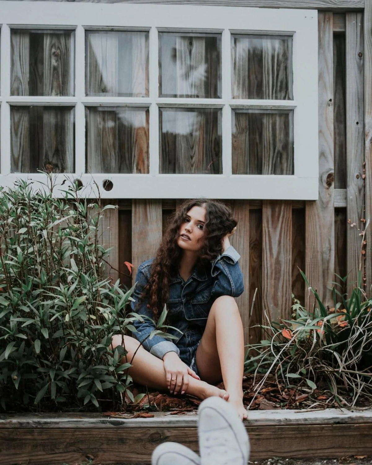 Woman wearing a denim jacket on the street
